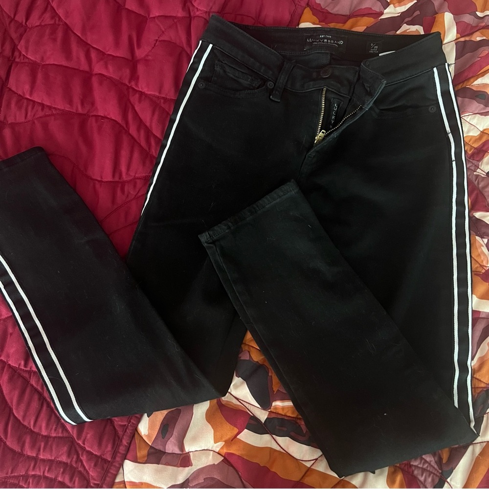 2/$15💖Lucky Brand Black W White Stripe Skinny Jeans